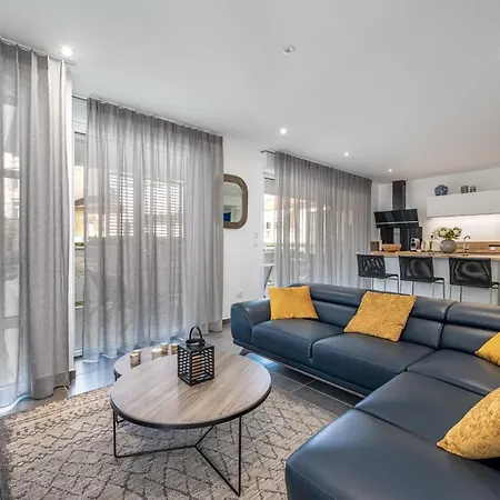 Apartment C035-cannes Centre 3 Pieces Avec Parking *